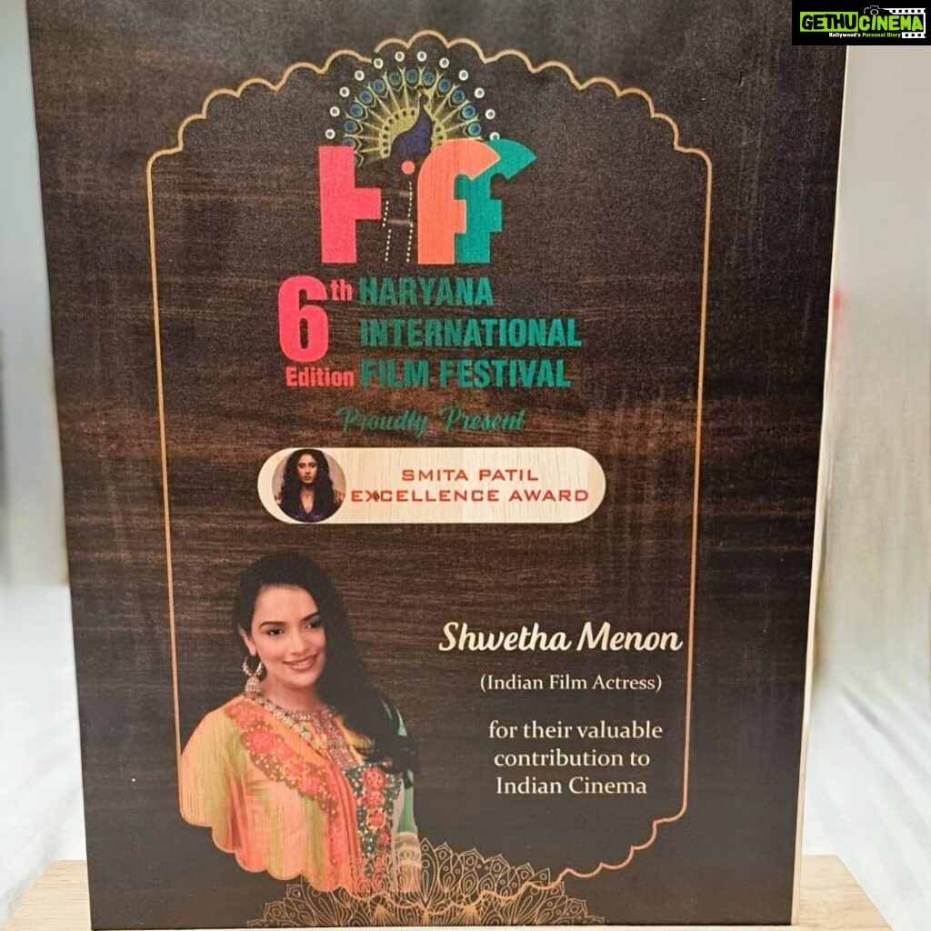 Shweta Menon Instagram - 🎉 It's a moment of immense joy and pride for me to receive the prestigious "𝗦𝗺𝗶𝘁𝗮 𝗣𝗮𝘁𝗶𝗹 𝗘𝘅𝗰𝗲𝗹𝗹𝗲𝗻𝗰𝗲 𝗔𝘄𝗮𝗿𝗱" at the 6th edition of Hariyana International Film Festival. 🏆 @hiffindia2023 I would like to express my heartfelt gratitude to Dharmendra Dangia of Hariyana International Film Festival and Ramkishore Parcha of Delhi International Film Festival for honoring me with this award. I dedicate this win to the entire Malayalam film industry that I am proud to represent. Thank you to everyone who has supported me on this incredible journey🙏 #SmitaPatilExcellenceAward #HariyanaInternationalFilmFestival #DelhiInternationalFilmFestival #ProudMoment #Grateful #ShwethaMenon