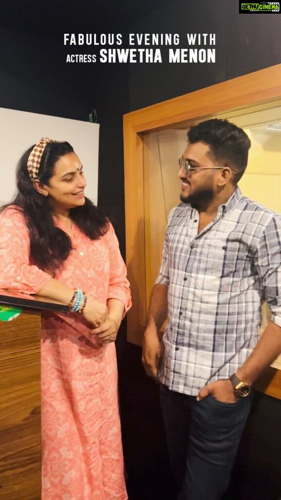 Shweta Menon Instagram - What a fabulous evening with actress @shwetha_menon , a very fun and comfortable actress in the Malayalam film industry! Every time I watch her and speak with her, I become a bigger fan. ✨ 🎥 @abhinav_editor
