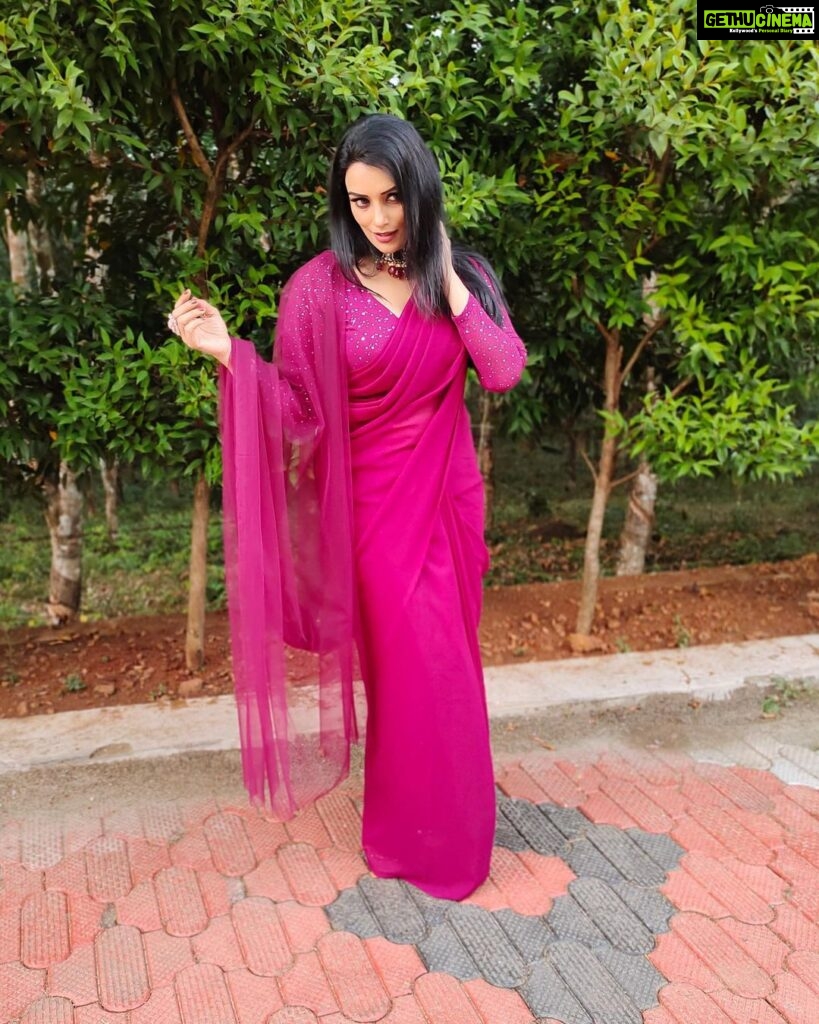 Shweta Menon Instagram - What A Beauti ……….. I Always Love To Work With U My Sweet Sister Actress @shwetha_menon Makeup Artist @avinash_s_chetia @sonybaby156 💃💃💅💅💄💄💋💋💝💝💞💞💗💗💕💕💓💓💖💖😘😘🥰🥰😍😍🌹🌹❤️❤️🧿🧿🙏🙏 Makeup and Hair style……… Working Time………. Shooting Is Going On………… Ernakulam City, Kerala
