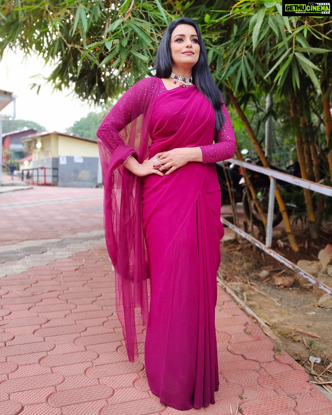 Shweta Menon Instagram - What A Beauti β¦β¦β¦.. I Always Love To Work With U My Sweet Sister Actress @shwetha_menon Makeup Artist @avinash_s_chetia @sonybaby156 πππ
π
πππππππππππππππππππ₯°π₯°πππΉπΉβ€οΈβ€οΈπ§Ώπ§Ώππ Makeup and Hair styleβ¦β¦β¦ Working Timeβ¦β¦β¦. Shooting Is Going Onβ¦β¦β¦β¦ Ernakulam City, Kerala