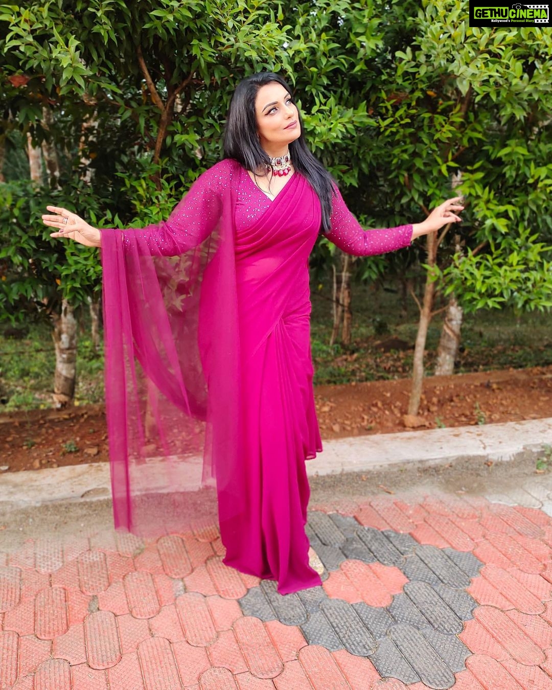 Shweta Menon Instagram - What A Beauti β¦β¦β¦.. I Always Love To Work With U My Sweet Sister Actress @shwetha_menon Makeup Artist @avinash_s_chetia @sonybaby156 πππ
π
πππππππππππππππππππ₯°π₯°πππΉπΉβ€οΈβ€οΈπ§Ώπ§Ώππ Makeup and Hair styleβ¦β¦β¦ Working Timeβ¦β¦β¦. Shooting Is Going Onβ¦β¦β¦β¦ Ernakulam City, Kerala