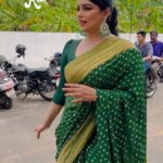 Shweta Menon Instagram - #ShwethaMenon #bloopers MUA @avinash_s_chetia @sonybaby156 Kochi, India