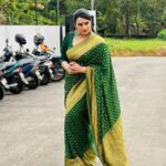 Shweta Menon Instagram - Asianet shooting with my sweet sister …………… Makeup & hairstyle………… Actress @shwetha_menon Makeup artist @avinash_s_chetia @sonybaby156 💃💃💅💅💄💋💋🌹🌹❤️❤️🥰🥰😍😍😘😘💓💓💞💞💝💝💖💖💗💗💕💕🌞🌞🛕🛕🙏🙏🧿🧿 Cochin Eranakulam Kerala India