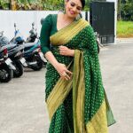 Shweta Menon Instagram - Asianet shooting with my sweet sister …………… Makeup & hairstyle………… Actress @shwetha_menon Makeup artist @avinash_s_chetia @sonybaby156 💃💃💅💅💄💋💋🌹🌹❤️❤️🥰🥰😍😍😘😘💓💓💞💞💝💝💖💖💗💗💕💕🌞🌞🛕🛕🙏🙏🧿🧿 Cochin Eranakulam Kerala India