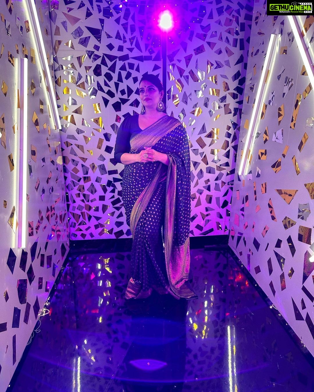Shweta Menon Instagram - Asianet shooting with my sister…….. Makeup & Hairstyle………. Actress @shwetha_menon Makeup Artist @avinash_s_chetia @sonybaby156 💄💄💋💋💅💅💃💃🥰🥰😍😍😘😘❤️❤️🌹🌹💞💞💕💕💓💓💗💗💖💗💝💝🧿🧿 Ernakulam City, Kerala