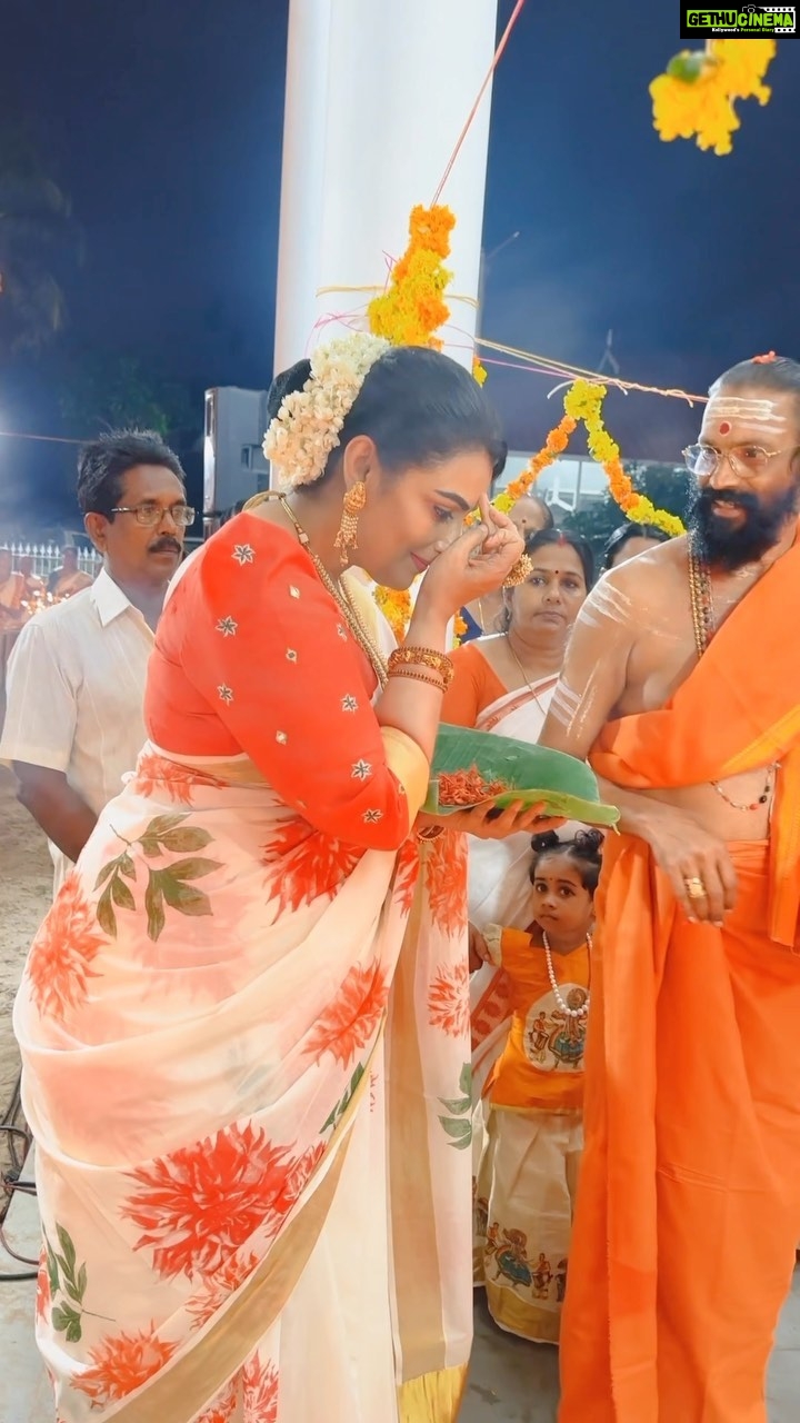 Shweta Menon Instagram - #ShwethaMenon Stylist : @tharunya_vk Saree : @turmerikofficial Blouse : @raimesdesignerboutique Accessories: @seeruscollections MUA : @avinash_s_chetia Sree Lakshmi Narayana Temple Kumbalam