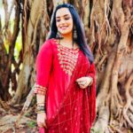Shweta Menon Instagram - Stylist: @tharunya_vk Wardrobe: @houseofemkay Accessories : @happybeam.in MUA : @sijanmakeupartist Nails by : @_nail_on_sale_