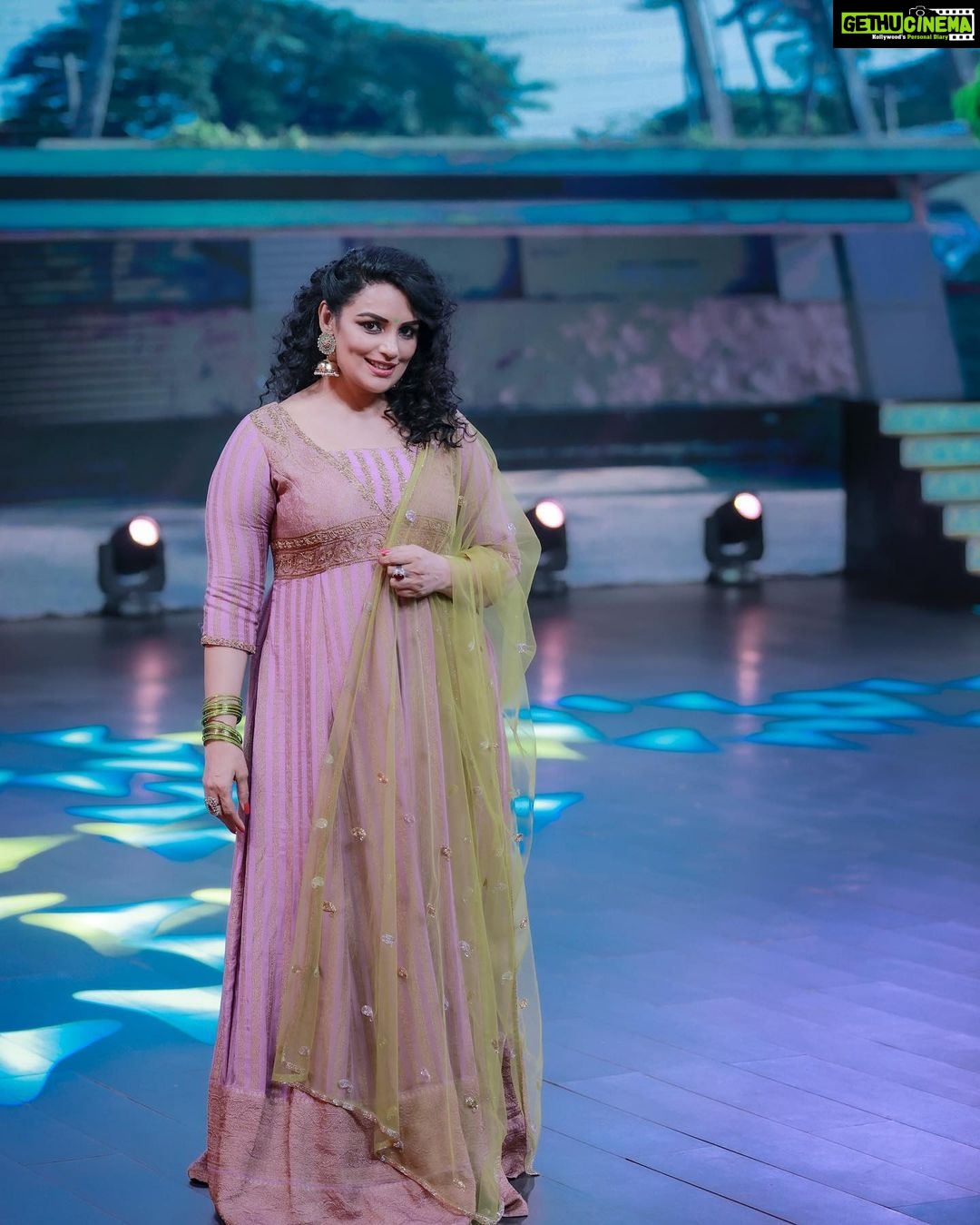 Shweta Menon Instagram - #shwethamenon Stylist : @tharunya_vk Wardrobe : @ahamboutique Accessories : @magmatvm Shots : @abi_fine_shooters MUA : @avinash_s_chetia Nails by : @_nail_on_sale_
