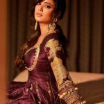 Shweta Tiwari Instagram - जो नहीं मिला..उसी की चाहत रखती है! मिल जाए…फिर क़दर कहाँ रहती है! Clicked by @amitkhannaphotography Styled by @sohail__mughal___ @stylingbyvictor Assisted by @styleby_antara Outfit @youngberry_official Jewellery @rubans.in Hair @hair_by_rahulsharma Makeup @durgedeepak76 Novotel Mumbai International Airport