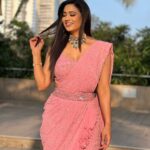Shweta Tiwari Instagram - Styled by @stylingbyvictor @sohail__mughal___ Outfit- @aartimahtani Accessories - @jet_gems Assisted by- @stylevanitywithaarya @styleby_antara