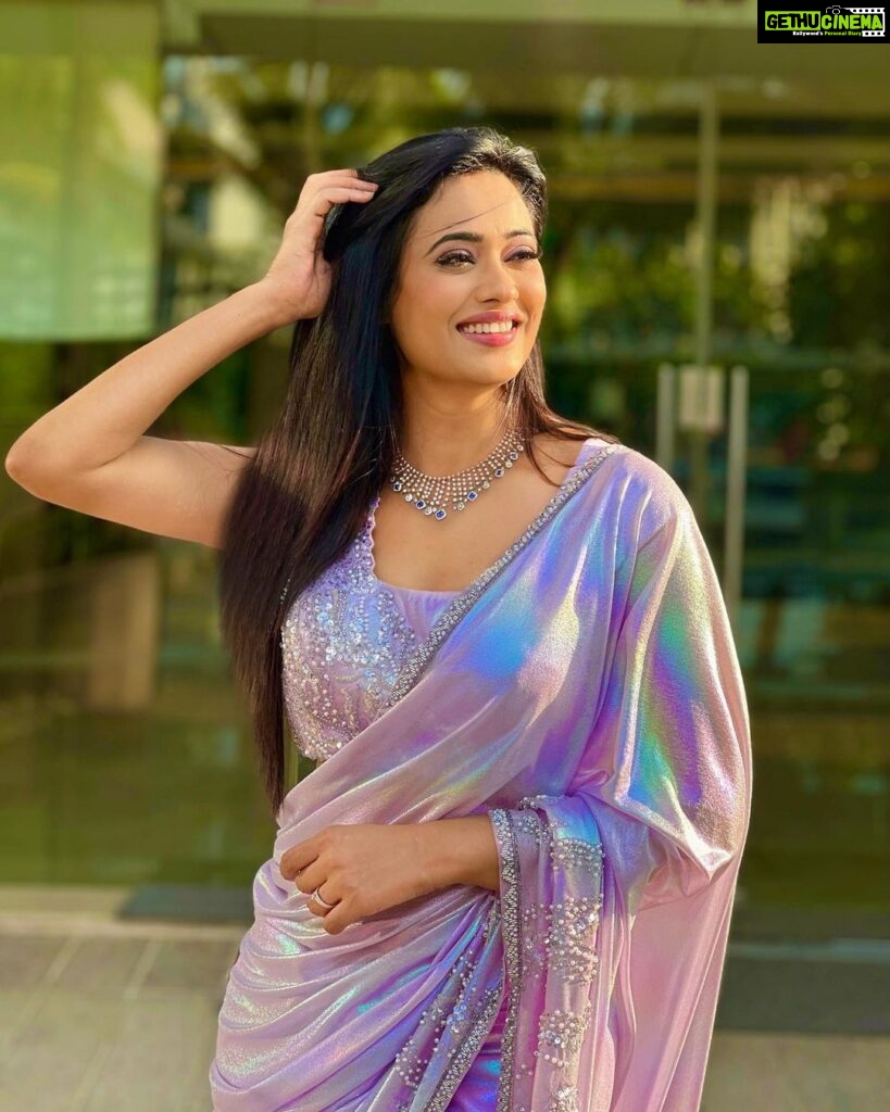 Shweta Tiwari Instagram - Saree @kaaishabyshalini Accessories @goldsmiths_jewellery Styled by @sohail__mughal___ @stylingbyvictor Assisted by @styleby_antara Pr agency @papillonpublicrelations