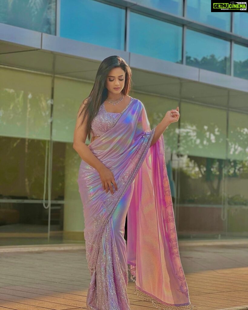 Shweta Tiwari Instagram - Saree @kaaishabyshalini Accessories @goldsmiths_jewellery Styled by @sohail__mughal___ @stylingbyvictor Assisted by @styleby_antara Pr agency @papillonpublicrelations