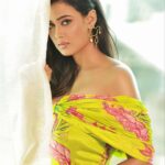 Shweta Tiwari Instagram - Sunshine ☀️ Styled by @stylingbyvictor @sohail__mughal___ Clicked by @amitkhannaphotography Assisted by @styleby_antara Outfit @labelpsb Jewellery @azgaofficial Rings @sianofficial_ Hair @hair_by_rahulsharma Makeup @durgedeepak76 Location @novotelmumbaiairport