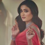 Shweta Tiwari Instagram - Kalakaar: Presenting the @glariconic 2023 calendar Photography @amitkhannaphotography Styling @stylingbyvictor @sohail__mughal___ Hair @sunny_hairr Saree @victor_robinsonofficial Jewellery @goldsmiths_jewellery Reel by @openwindow._ Logistics @tshodenyb Venue partner @pocolocotapasandbar Collabs Partner and Studio partner @maximus_collabs_ Gifting partners @peterjperfumes @ambraee_ @saranyajewellery_ @rubans.in