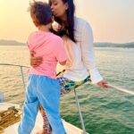 Shweta Tiwari Instagram - Meri Duniya tuhi re…! #nanhayatri #travelpartner