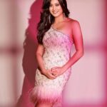 Shweta Tiwari Instagram - 🌹🌹🌹 Styled by @stylingbyvictor @sohail__mughal___ Outfit @aartimahtani Earings @rubans.in Photography @amitkhannaphotography Makeup @durgedeepak76