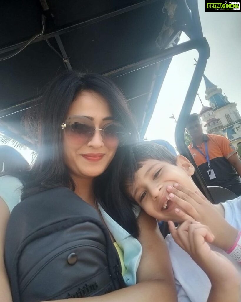 Shweta Tiwari Instagram - Best holistay❤️ Had so much fun at @imagicaaworld Thank you @novotelimagicaa for making Reyansh’s birthday so memorable.. Thank youuu @vikaaskalantri for arranging everything ❤️