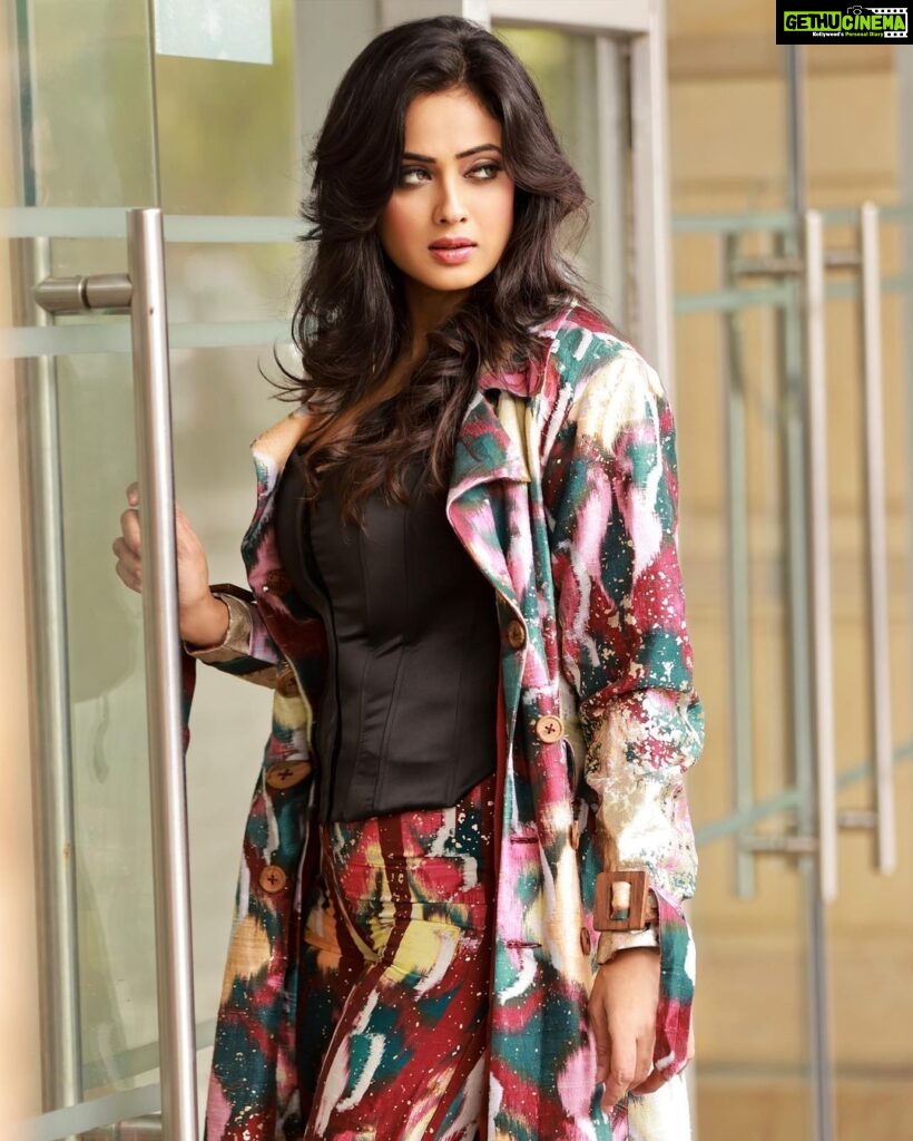 Shweta Tiwari Instagram - Outfit @ruhrindia Styled by @stylingbyvictor @sohail__mughal___ Assisted by @styleby_antara Photography @amitkhannaphotography Makeup @durgedeepak76
