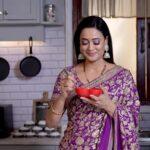 Shweta Tiwari Instagram – Jaanna chahte ho mera Karara Jawaab? Watch the complete video only on @zee5 
#ShwetaKaKararaJawab with @saffola.foodie 

@maricocareers #MaricoLimited #MaricoBrands #Marico #ad