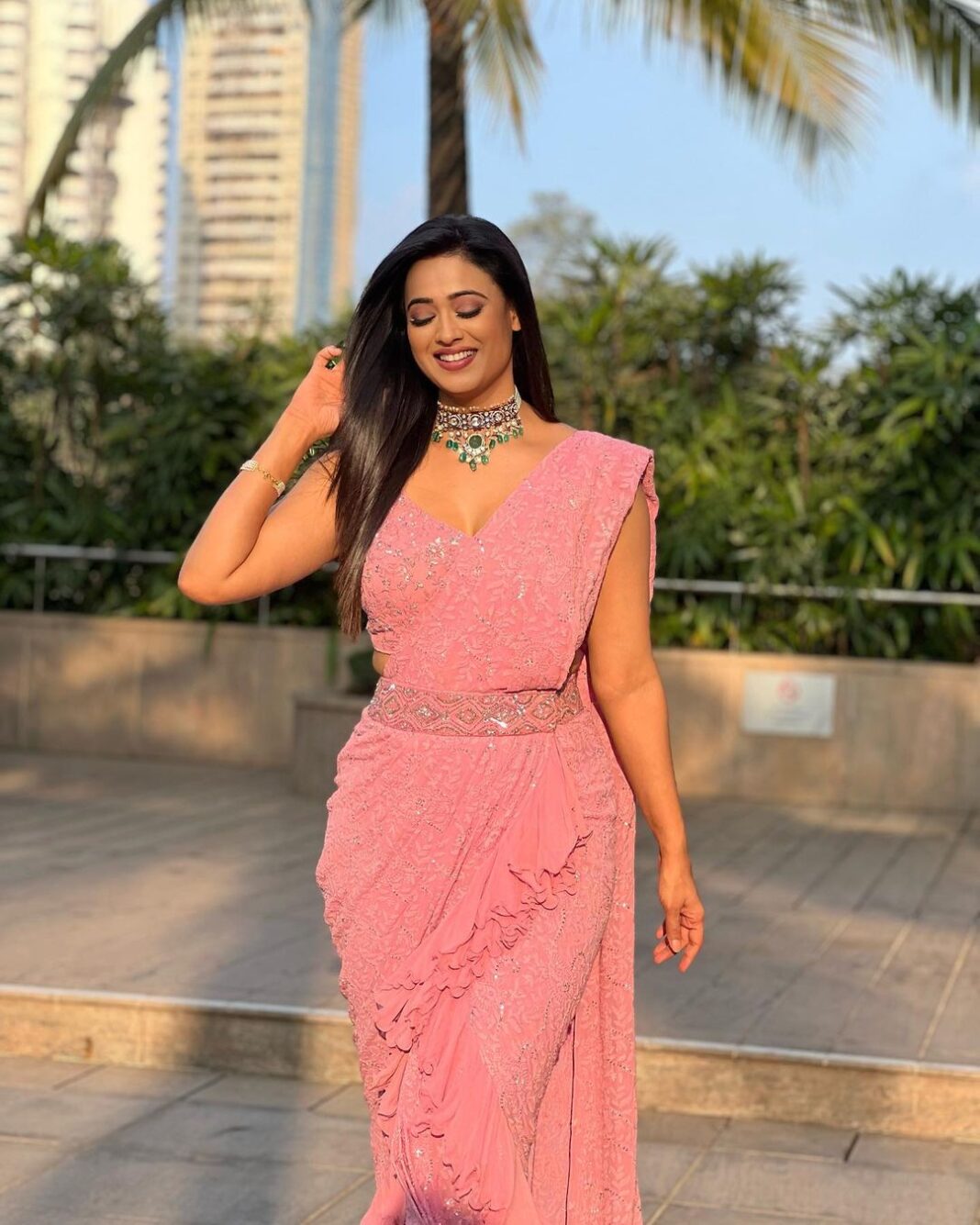 Shweta Tiwari Instagram - Styled by @stylingbyvictor @sohail__mughal___
Outfit- @aartimahtani
Accessories - @jet_gems
Assisted by- @stylevanitywithaarya @styleby_antara Shweta Tiwari Instagram - Styled by @stylingbyvictor @sohail__mughal___ Outfit- @aartimahtani Accessories - @jet_gems Assisted by- @stylevanitywithaarya @styleby_antara