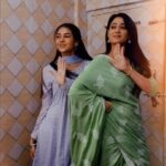 Shweta Tiwari Instagram - Isse padhai ke alawa sab aata hai😂 #chavvi #maihoonaparajita @anushka_merchande 💃🏻