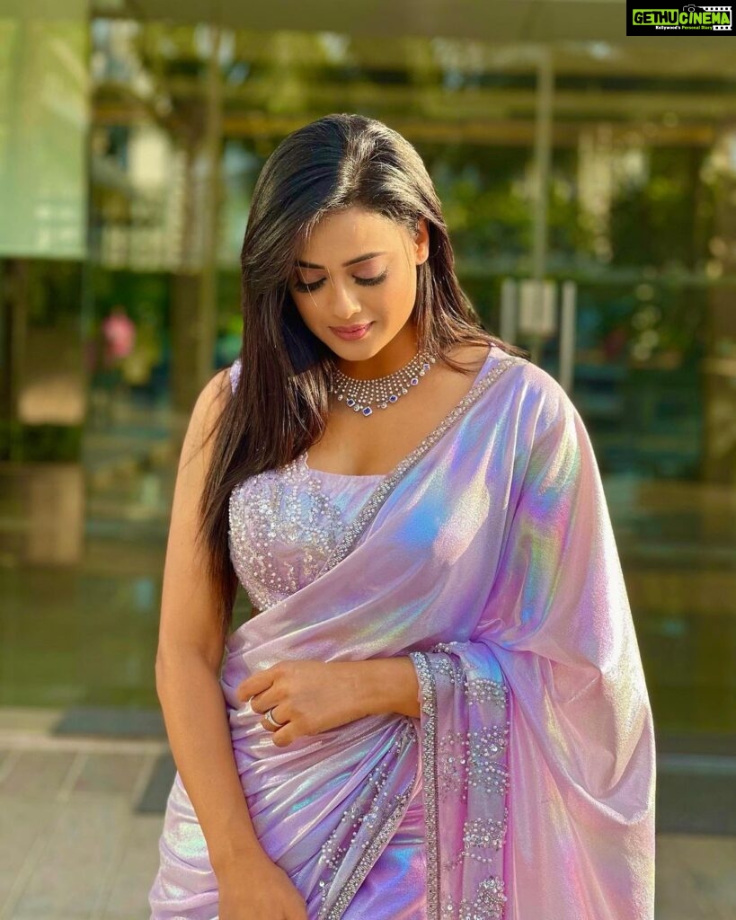 Shweta Tiwari Instagram - Saree @kaaishabyshalini Accessories @goldsmiths_jewellery Styled by @sohail__mughal___ @stylingbyvictor Assisted by @styleby_antara Pr agency @papillonpublicrelations