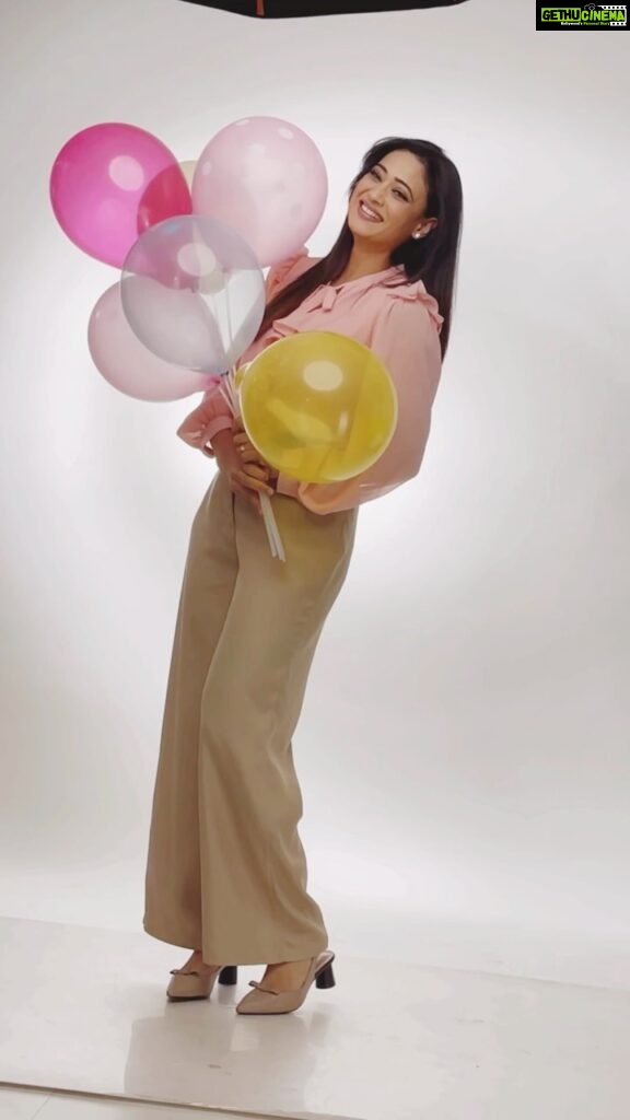 Shweta Tiwari Instagram - #btswithdabboo with 🎈 @shweta.tiwari 🌟 📸 @dabbooratnani Video Shot by @manishadratnani Video Edited by @kiararatnani Location @dabbooratnanistudio #dabbooreels #10of365 #dabbooratnani #dabbooratnaniphotography #shwetatiwari 10.01.2023 Dabboo Ratnani Photography