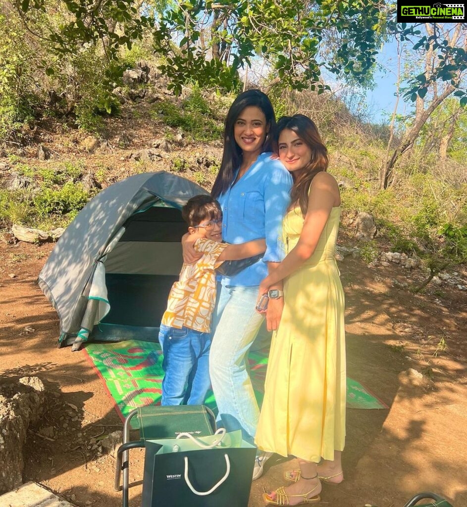 Shweta Tiwari Instagram - Picnic in the mountains 🧺 @thewestinhimalayas