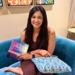 Shweta Tiwari Instagram - Trying to make time to do what makes my soul happy… 📖