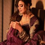 Shweta Tiwari Instagram - जो नहीं मिला..उसी की चाहत रखती है! मिल जाए…फिर क़दर कहाँ रहती है! Clicked by @amitkhannaphotography Styled by @sohail__mughal___ @stylingbyvictor Assisted by @styleby_antara Outfit @youngberry_official Jewellery @rubans.in Hair @hair_by_rahulsharma Makeup @durgedeepak76 Novotel Mumbai International Airport