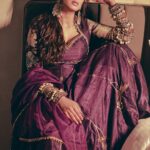 Shweta Tiwari Instagram - जो नहीं मिला..उसी की चाहत रखती है! मिल जाए…फिर क़दर कहाँ रहती है! Clicked by @amitkhannaphotography Styled by @sohail__mughal___ @stylingbyvictor Assisted by @styleby_antara Outfit @youngberry_official Jewellery @rubans.in Hair @hair_by_rahulsharma Makeup @durgedeepak76 Novotel Mumbai International Airport