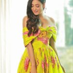 Shweta Tiwari Instagram - Sunshine ☀️ Styled by @stylingbyvictor @sohail__mughal___ Clicked by @amitkhannaphotography Assisted by @styleby_antara Outfit @labelpsb Jewellery @azgaofficial Rings @sianofficial_ Hair @hair_by_rahulsharma Makeup @durgedeepak76 Location @novotelmumbaiairport