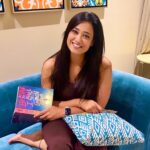 Shweta Tiwari Instagram - Trying to make time to do what makes my soul happy… 📖