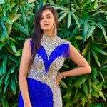 Shweta Tiwari Instagram - Walking to destiny! Styled by @stylingbyvictor @sohail__mughal___ Outfit @chiselbymr Assisted by - @styleby_antara Jewellery - @goldenbyree × @mediatribein