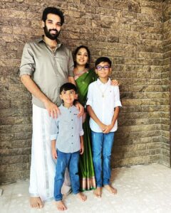 Sibi Sathyaraj Instagram - இனிய பொங்கல்,தமிழர் திருநாள் மற்றும் தமிழ் புத்தாண்டு நல்வாழ்த்துக்கள் 😊🙏🏻 
#Sibiraj #sibisathyaraj #pongal #happypongal #பொங்கல்