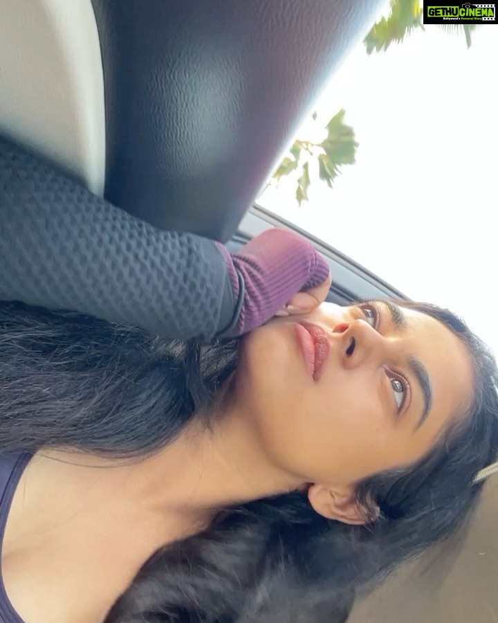 Siddhi Idnani Instagram - golden hour!☀️🌻