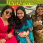 Siddhi Idnani Instagram - 15+ years of friendship with these pieces of my heart ♥️ and our family keeps growing.. @riiizuss you made the most beautiful bride. I love love love you and I’m going to miss you even more. 🥹 Welcome to our crazy family @manishchopra512 👫🥰 Balotra,rajasthan