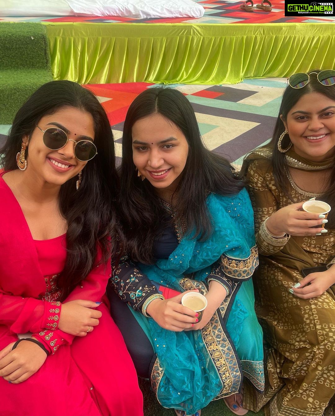Siddhi Idnani Instagram - 15+ years of friendship with these pieces of my heart ♥️ and our family keeps growing.. @riiizuss you made the most beautiful bride. I love love love you and I’m going to miss you even more. 🥹 Welcome to our crazy family @manishchopra512 👫🥰 Balotra,rajasthan