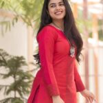 Siddhi Idnani Instagram - love when it comes without a warning🌹 styled by - @keerthysampath shot by - @karthikakphotography jewellery- @avyaali