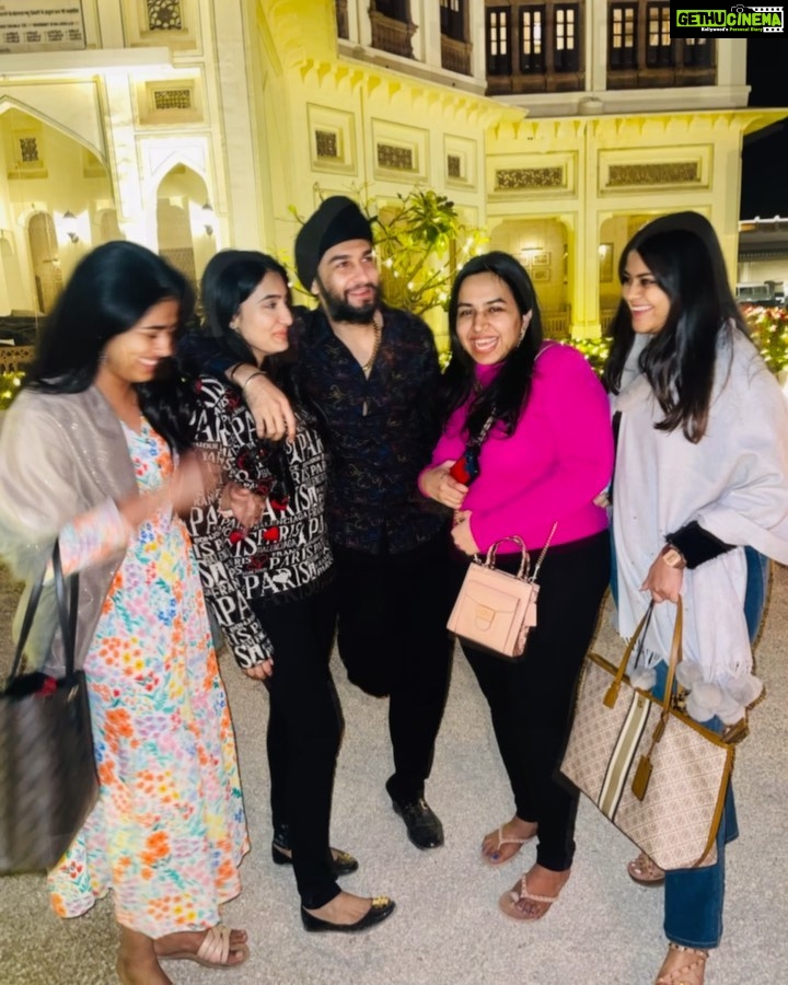 Siddhi Idnani Instagram - 15+ years of friendship with these pieces of my heart ♥️ and our family keeps growing.. @riiizuss you made the most beautiful bride. I love love love you and I’m going to miss you even more. 🥹 Welcome to our crazy family @manishchopra512 👫🥰 Balotra,rajasthan