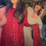 Siddhi Idnani Instagram - 15+ years of friendship with these pieces of my heart ♥️ and our family keeps growing.. @riiizuss you made the most beautiful bride. I love love love you and I’m going to miss you even more. 🥹 Welcome to our crazy family @manishchopra512 👫🥰 Balotra,rajasthan