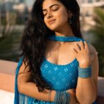 Siddhi Idnani Instagram - entering 2023 with a grinning smileeee 💙 wearing: @nooranibyla styled by: @romamamiaa clicked by: @saurabh_sonkar