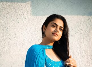 Siddhi Idnani Instagram - entering 2023 with a grinning smileeee 💙 wearing: @nooranibyla styled by: @romamamiaa clicked by: @saurabh_sonkar