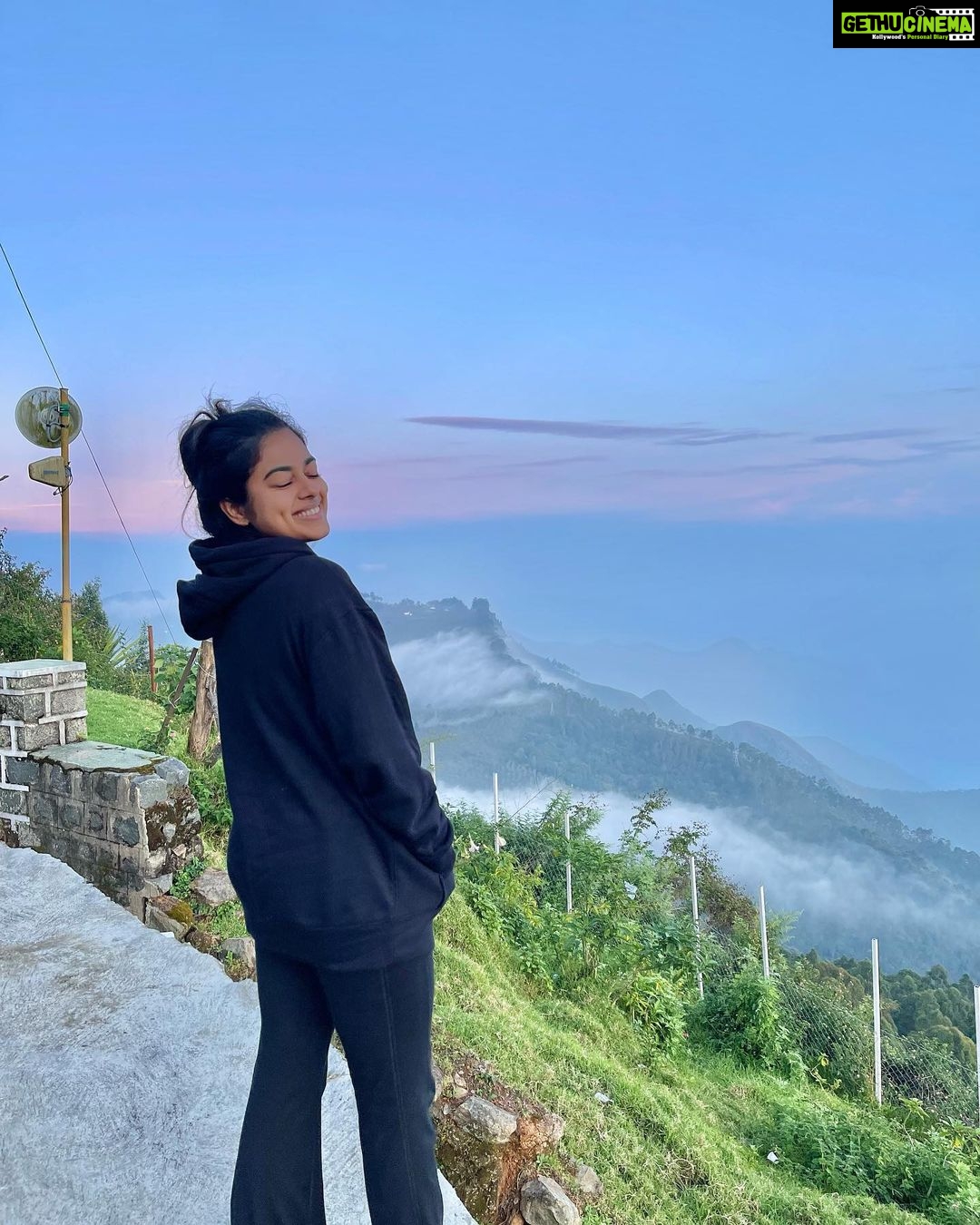 Siddhi Idnani Instagram - The idea is to fill life with stories to tell 💜🥰🥶 #kodaikanaldiaries @four_views 📍 Kodaikanal- Princess of Hills