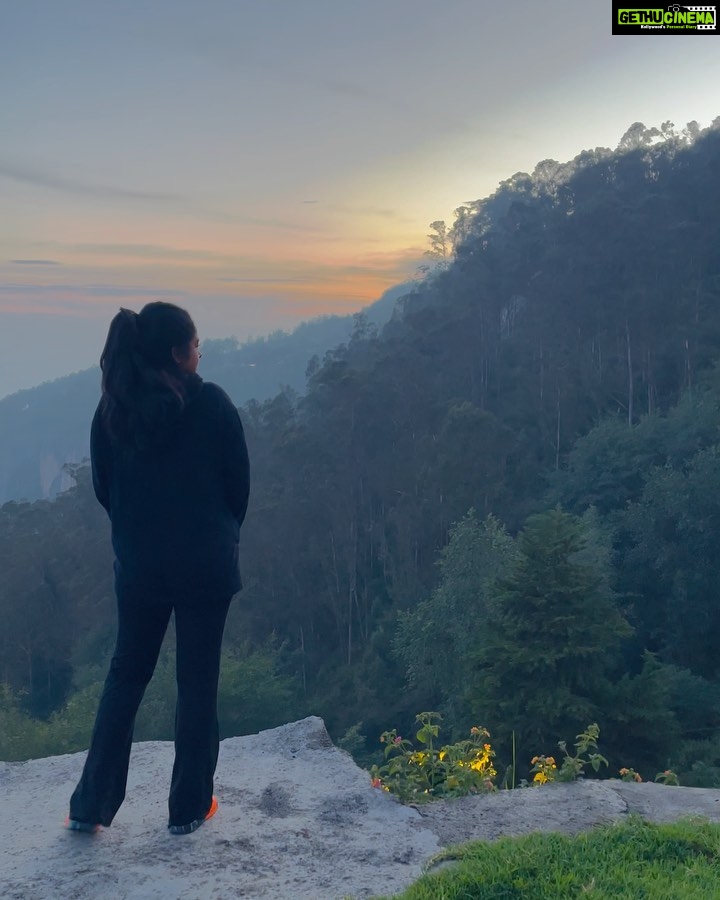 Siddhi Idnani Instagram - The idea is to fill life with stories to tell 💜🥰🥶 #kodaikanaldiaries @four_views 📍 Kodaikanal- Princess of Hills
