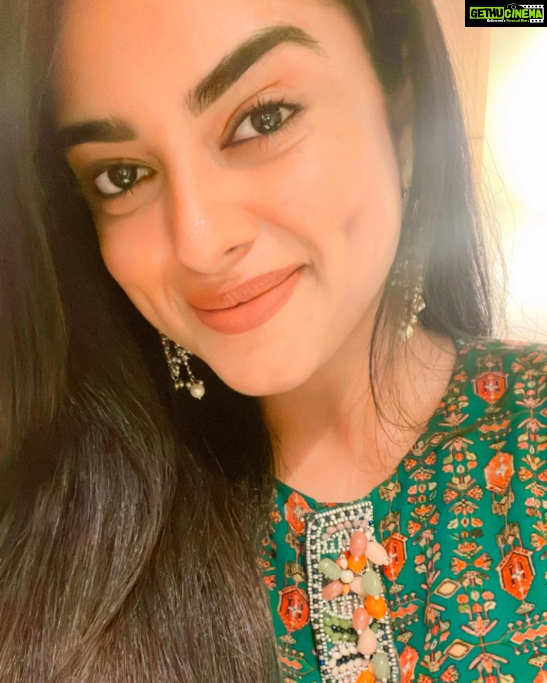 Siddhi Idnani Instagram - felt posty today 🤷🏻♀️💚