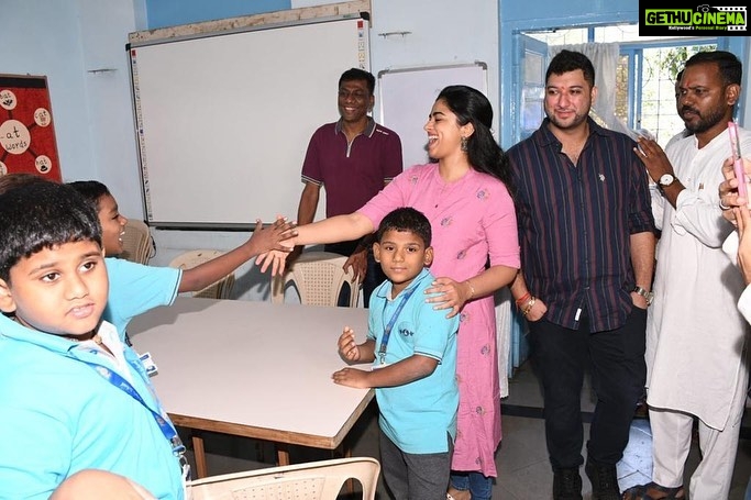 Siddhi Idnani Instagram - Spend my afternoon with the specially abled kids at Little Angels. The smile on their faces.. ah priceless! 🥰🧿