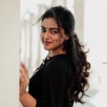Siddhi Idnani Instagram - 🖤 . . . . Shot by - @deepak_durai_photography Styled by - @keerthysampath Hair - @priya_durai_makeoverartistry