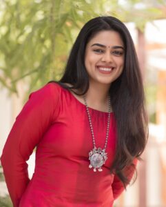 Siddhi Idnani Instagram - love when it comes without a warning🌹

styled by - @keerthysampath 
shot by - @karthikakphotography
jewellery- @avyaali