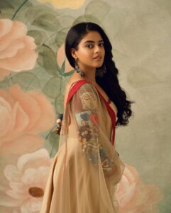 Siddhi Idnani Instagram - blessed beyond measure🤍

Wardrobe/styling : @labelswarupa
📸: @prachuprashanth
Make up : @reenapaiva
Hairstylist : @durga_hair_stylist
@studioi.india @mizubackdrops
@arunprajeethm
